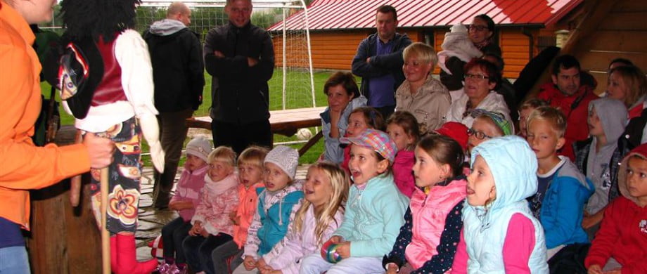 Teatr lalkowy Pinokio znów przyjechał do dzieci do Agroturystyki U Grzegorza
