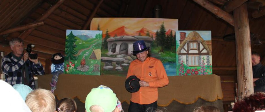 Teatr lalkowy Pinokio znów przyjechał do dzieci do Agroturystyki U Grzegorza
